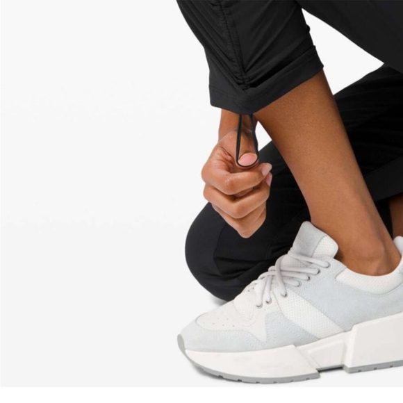 Lululemon • beyond the studio crop jogger black sz 2 - Picture 3 of 11